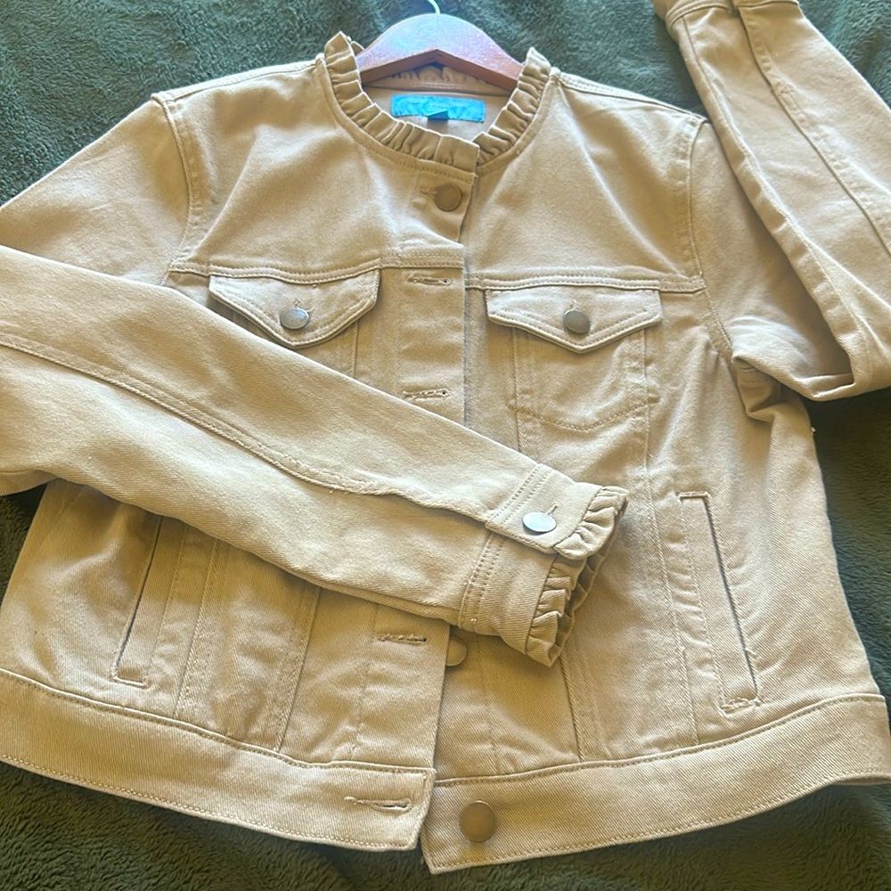 Draper James. Original few year old model.  Feminine collar.   I used twice